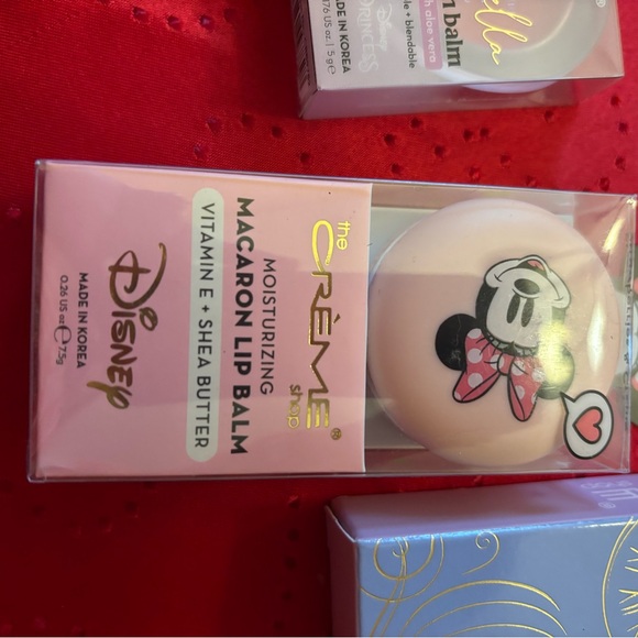 The Creme Shop Disney Bundle 

Minnie Mouse Dome Travel Pouch with accessories - Picture 5 of 9